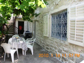 Vicky Apartments, Kotor
